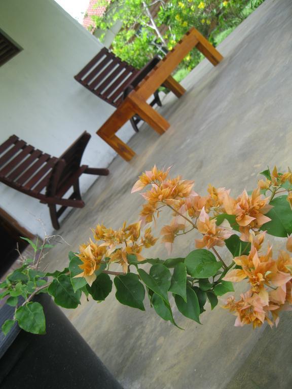 Sunshine Cafe Apartment Tangalle Luaran gambar
